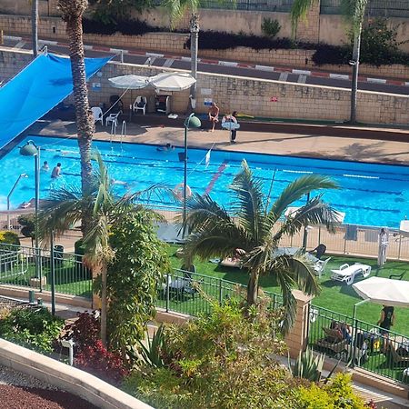 A Dream Place In Raanana, Up To 5 Guests - Swimming Pool - Jacuzzi & Gym Exterior photo