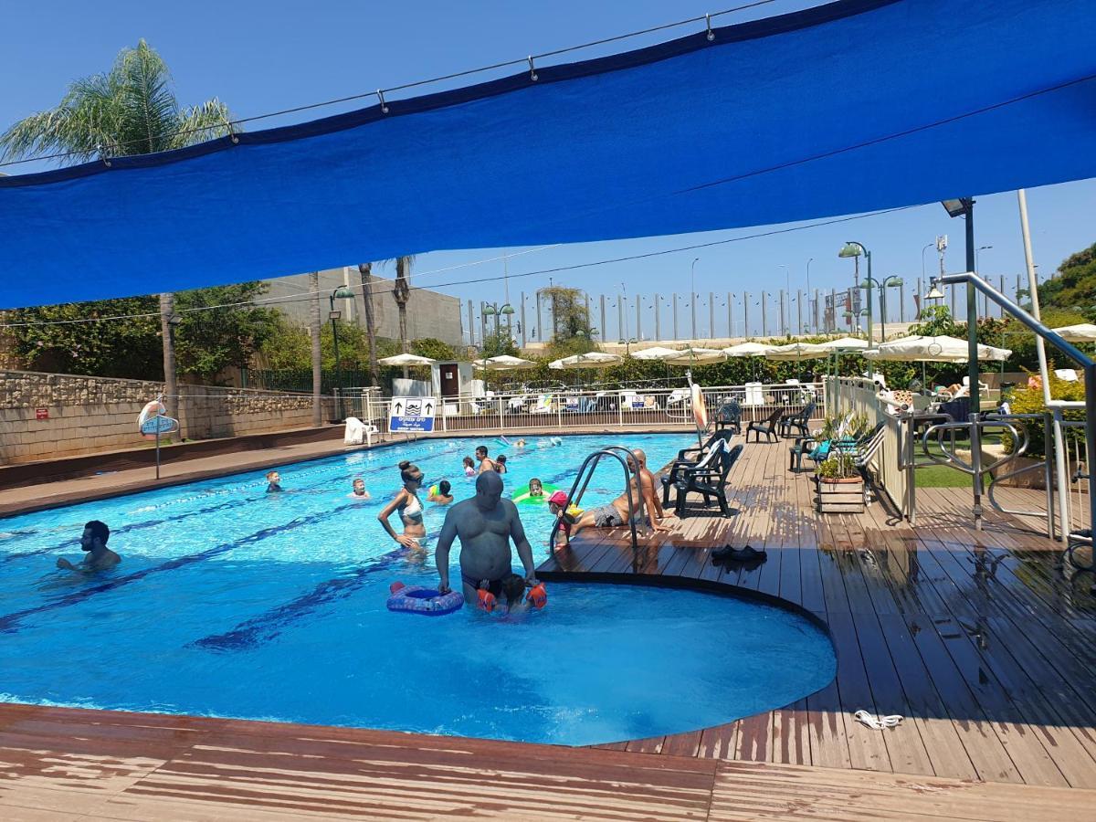 A Dream Place In Raanana, Up To 5 Guests - Swimming Pool - Jacuzzi & Gym Exterior photo